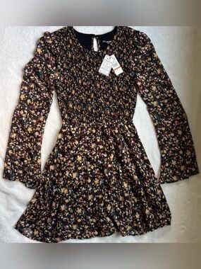 NWT Flag & Anthem Ellamore Smocked Floral Mini Size L